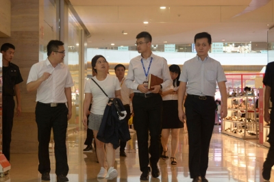 廣東歌舞劇院創作室編導、國家一級導演黃盈到河源市商業中心考察指導