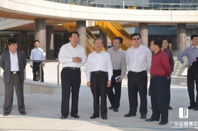 國(guó)務(wù)院國(guó)資委原副主任黃淑和一行考察河源市商業(yè)中心