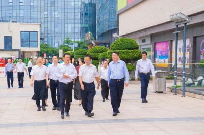 全國政協委員、深圳市人大常委會委員、深圳市工商聯主席張春華一行蒞臨堅基集團開展調研活動